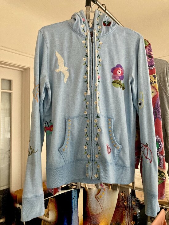 Lucky Brand Tops - Lucky Brand heather blue floral embroidered hoodie Y2K M